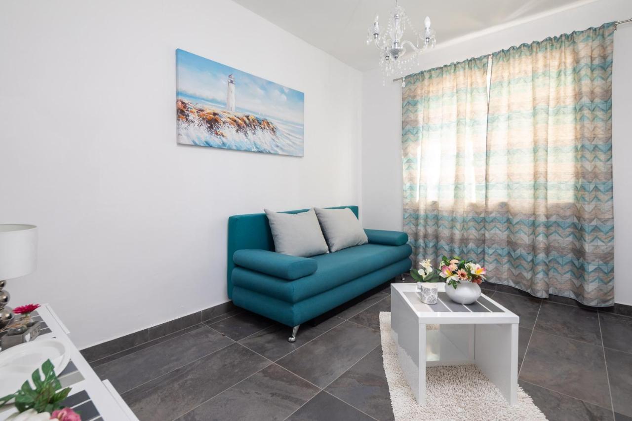 Sky Way Apartments Dugi Rat Esterno foto