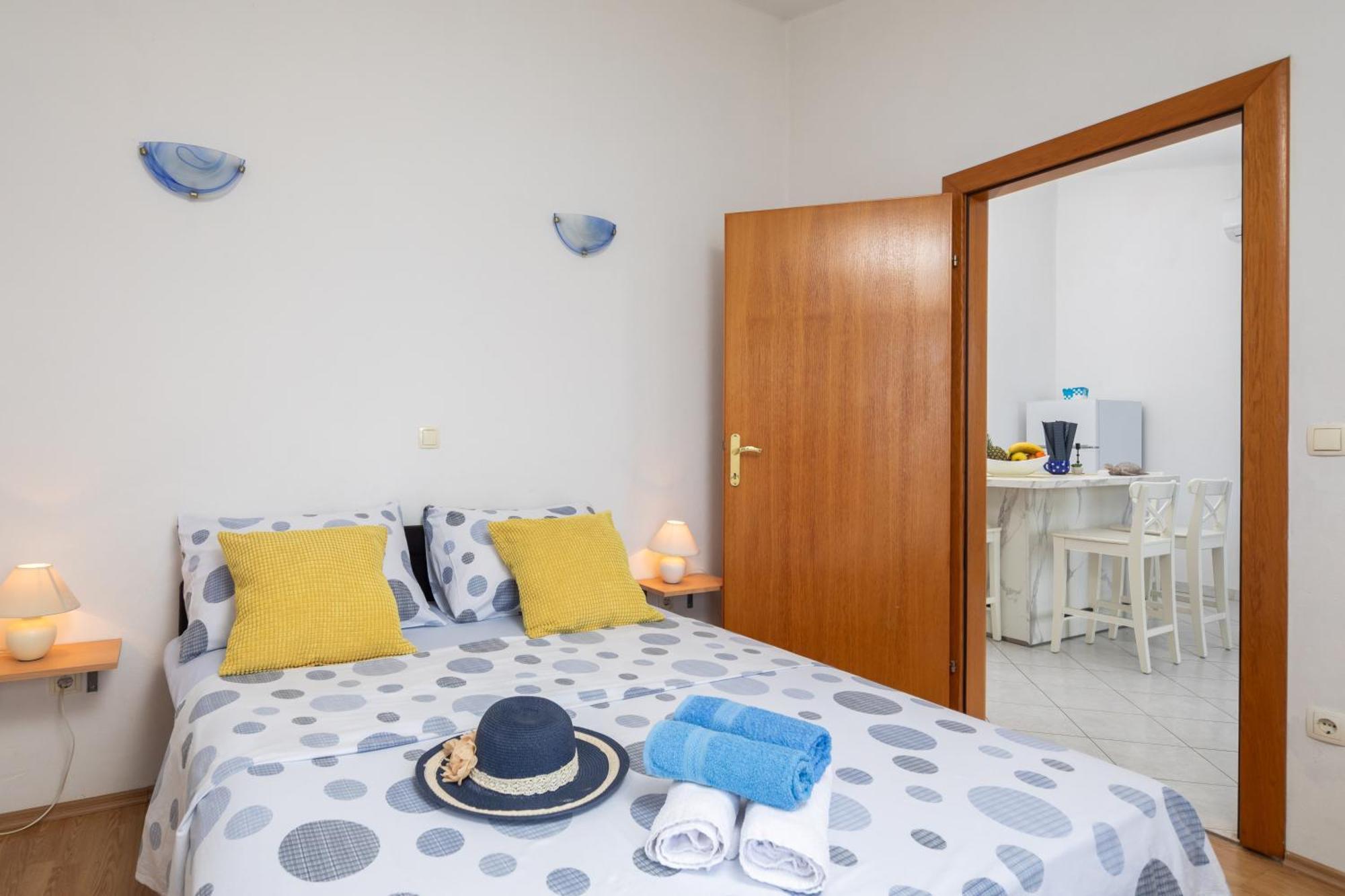 Sky Way Apartments Dugi Rat Esterno foto